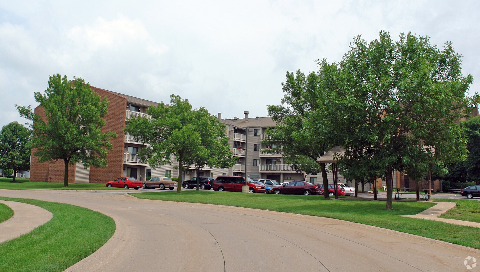 Luther Manor - Luther Manor Apartments