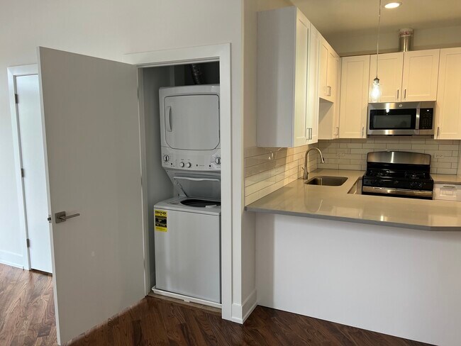 Photo - 2215 W Chicago Ave Unit 3R