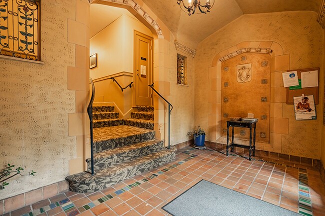 Photo - Lakeside Apartments