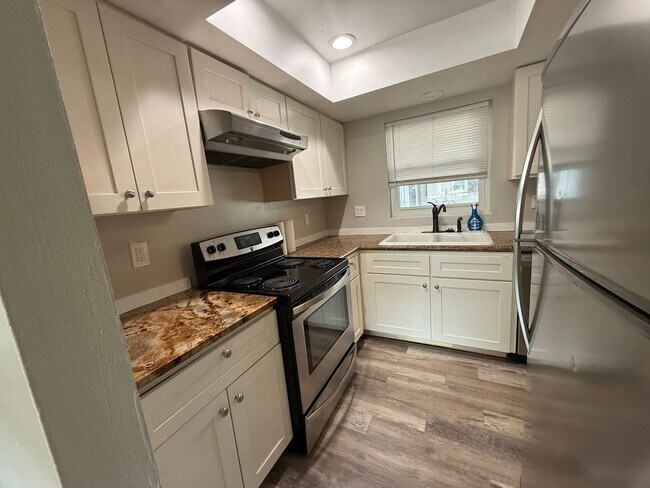 Photo - Largo Triplex 2/1 MOVE IN READY