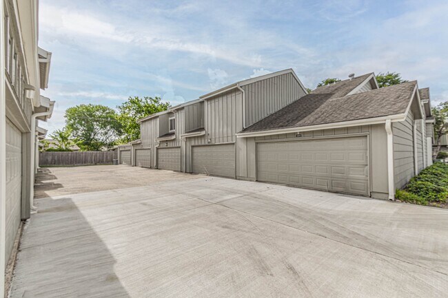 Photo - 12906 Leader St Unit 2906
