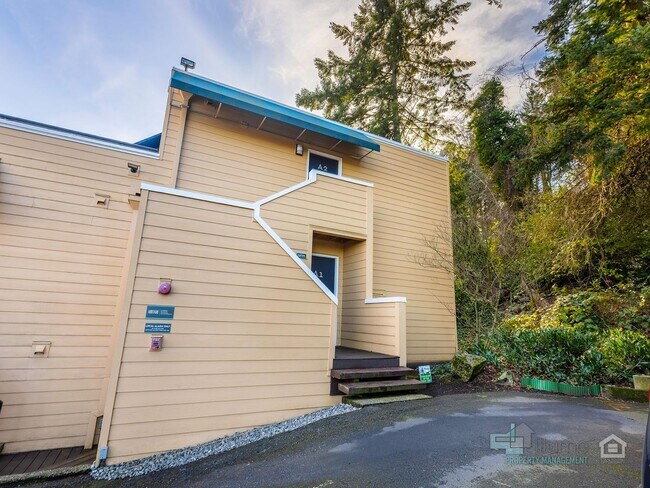 Photo - 1-Month Rent Free! Condo Near OHSU with Huge Deck, Stunning Views and Parking