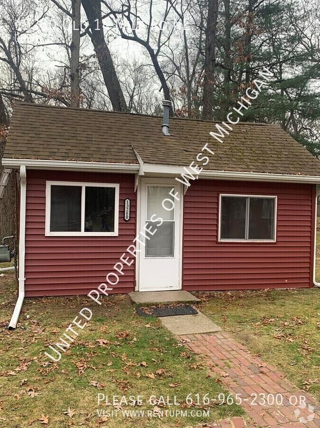 Building Photo - Available Now | Cute Studio in Greenville ... Rental