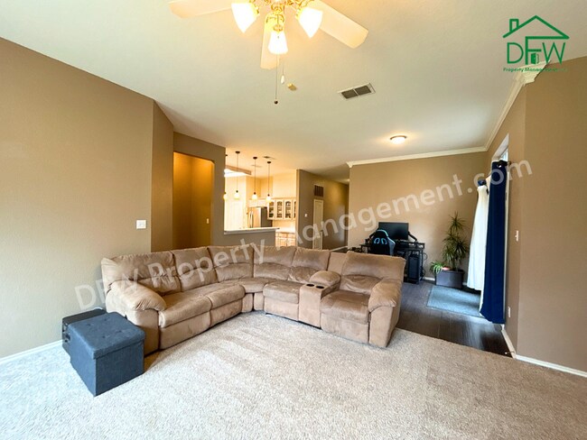 Photo - Inviting 3BR/2BA Home with Spacious Backyard for Lease in Fort Worth
