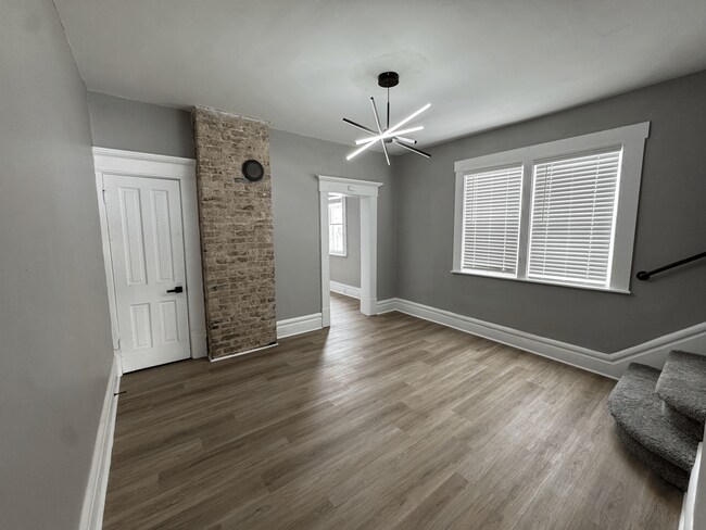 Photo - 328 Wyandotte Ave