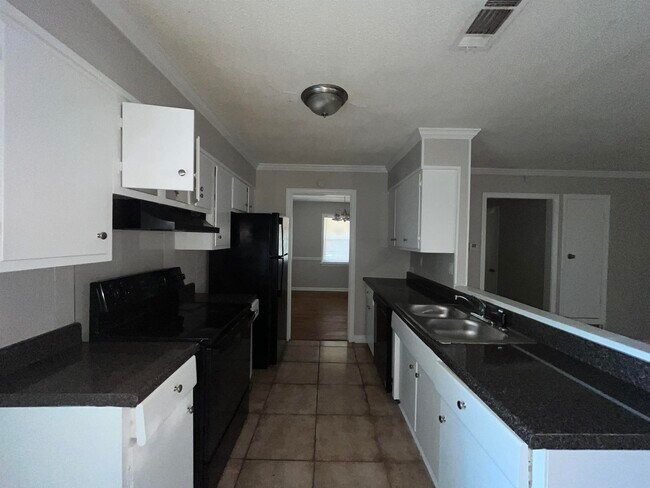 Photo - 5037 Woodlark Ave