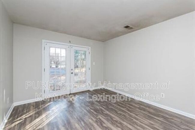 Photo - 3736 Camelot Dr Unit B