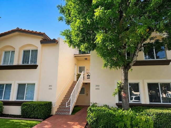 Building Photo - 15721 SW 137th Ave Unit 202
