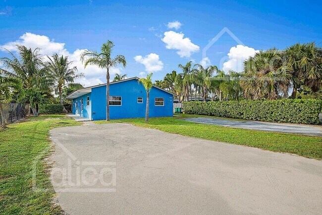 Photo - 13753 Oleander Ave