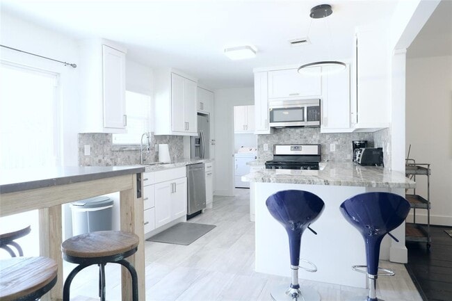 Building Photo - 6127 Darnell St Rental