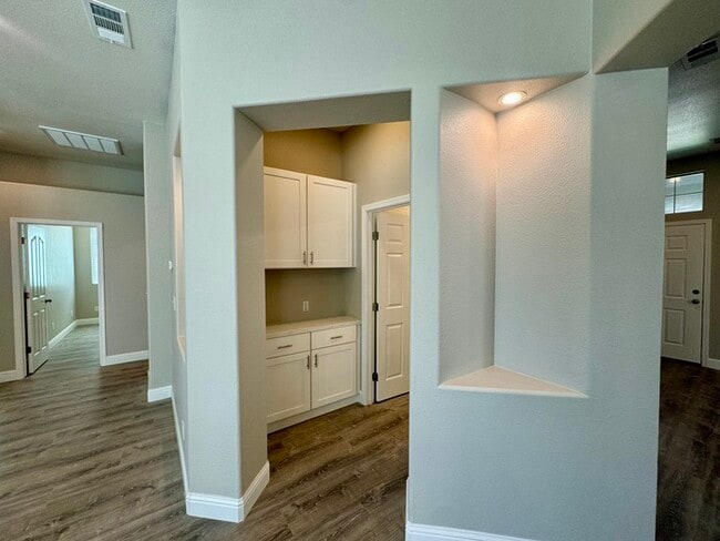 Photo - 3 bedroom 2 bath beautiful home in West Sac