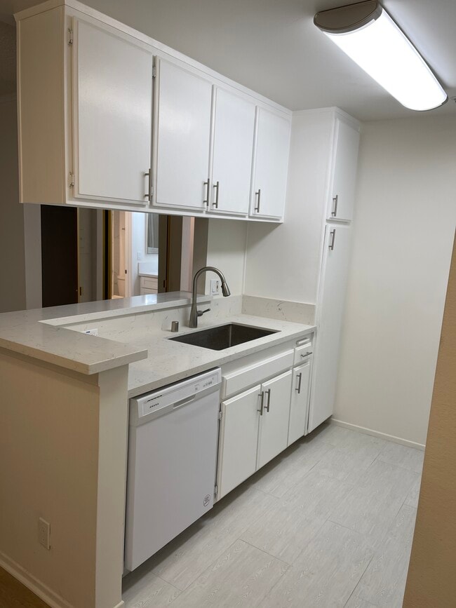 Photo - Hayworth Apartments