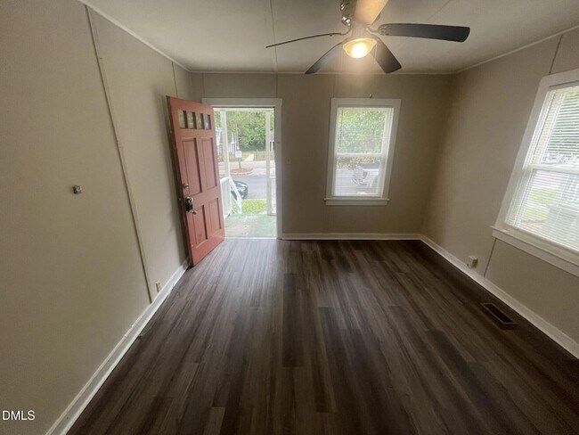 Photo - 657 Coleman St