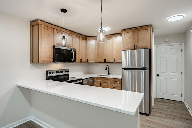 Building Photo - 413 E Washington St Unit W-9 W-9