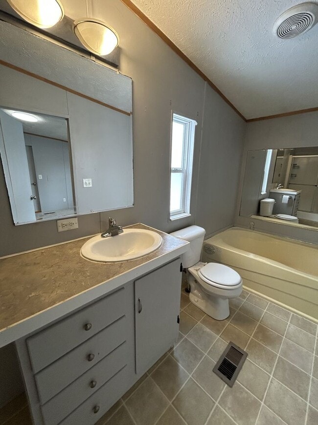 Photo - Very Nice 3BR / 2BA Home with Lots of Space - Both Inside & Out!