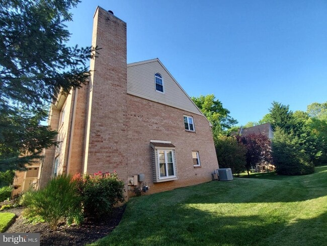 37 Rampart Dr