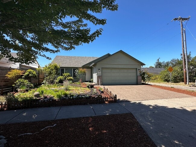 3 Bedroom 2 Bath Single Family House - 3 Bedroom 2 Bath Single Family House