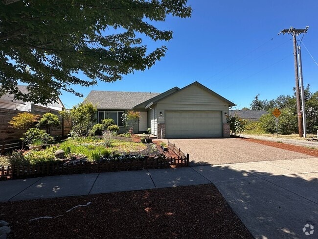 Building Photo - 3 Bedroom 2 Bath Single Family House