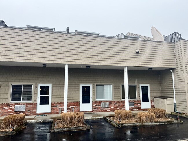 Photo - 26 W Narragansett Ave Unidad 9