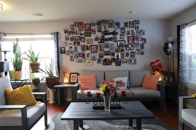 Photo - 925 Melted Candle Cove