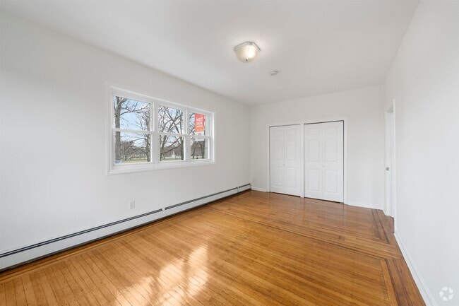 Building Photo - 152 Bentley Ave Unit 2 Rental