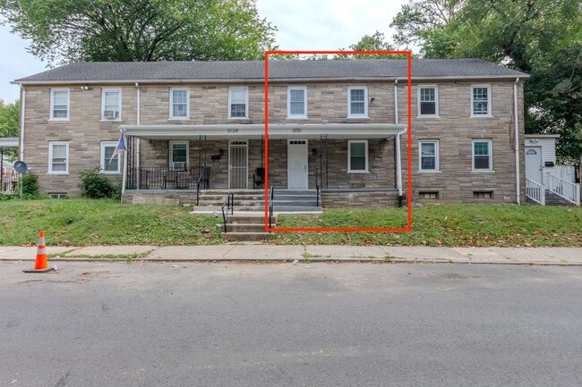 Building Photo - Gut Renovated Three Bedroom/1.5 Bathroom H... Rental