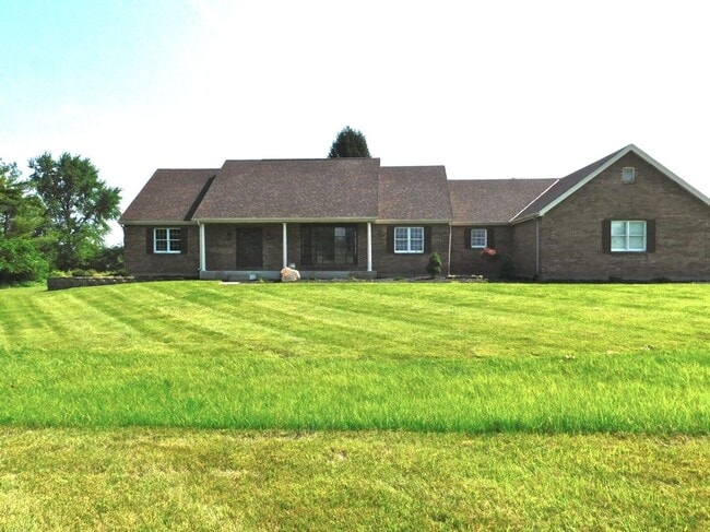 Building Photo - 5 acres and a Large 6 bedroom house. Extra garages and sheds.