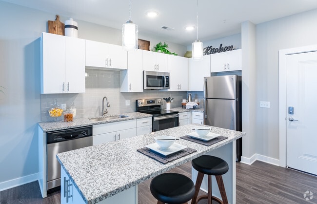 1BR,1BA,751SF