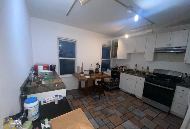 Photo - 8 Sewall St Apartments Unit 1