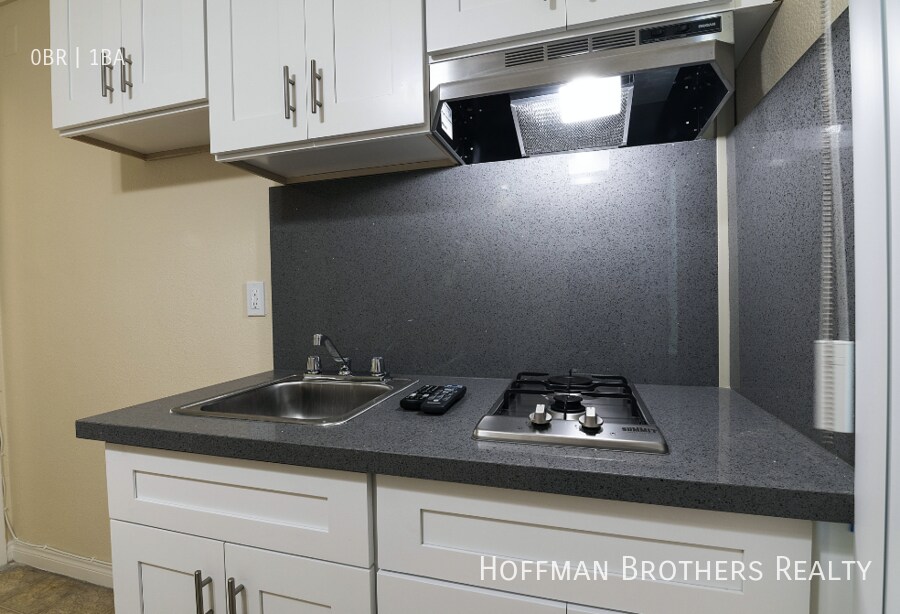 Photo - 1932 S Oxford Ave Condo Unit 105