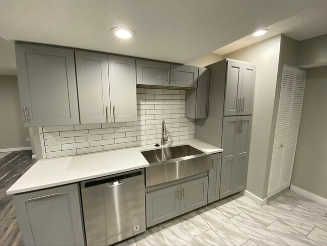 9057 W Swan Cir Unit 9057 West Swan Circle