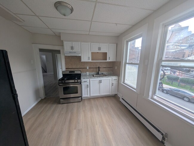 Building Photo - 195 Lehigh Ave Unit Apt 2