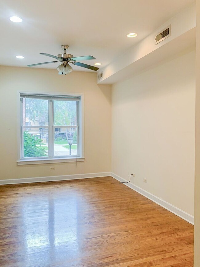 Photo - 849 W Cornelia Ave Apartments Unit 855-1W