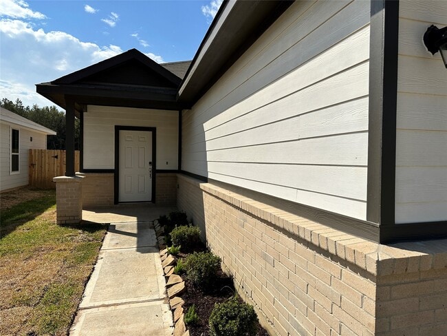 Photo - 16552 Moss Ln