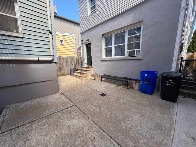 Building Photo - 106 Sherman Ave Unit C