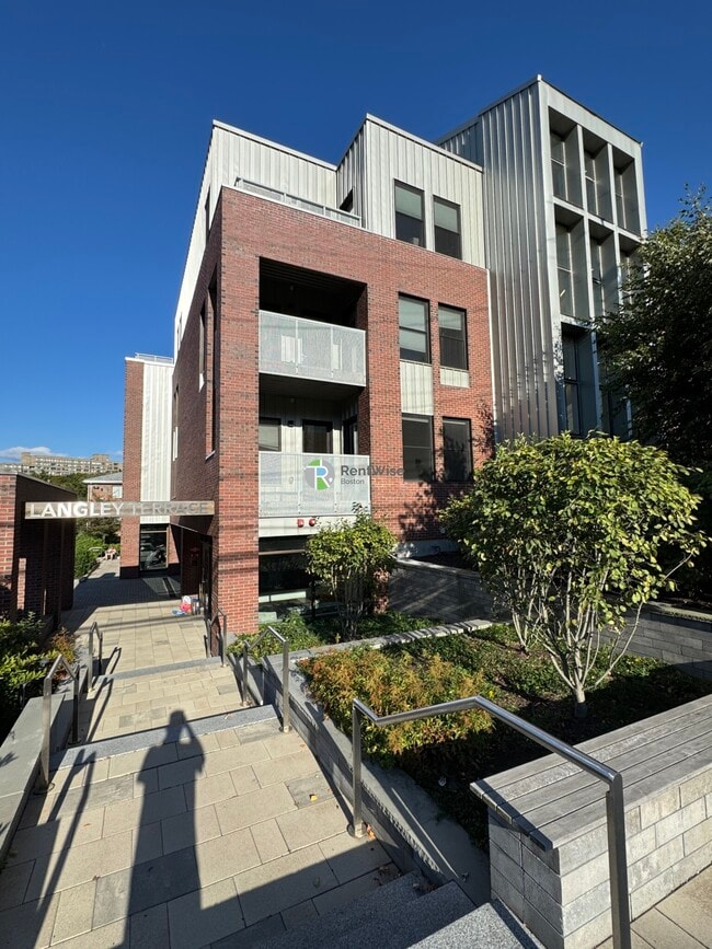 Building Photo - 400 Langley Rd Rental