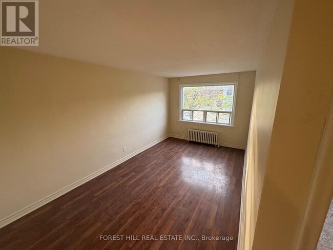 Photo - 247 Lakeshore Rd E