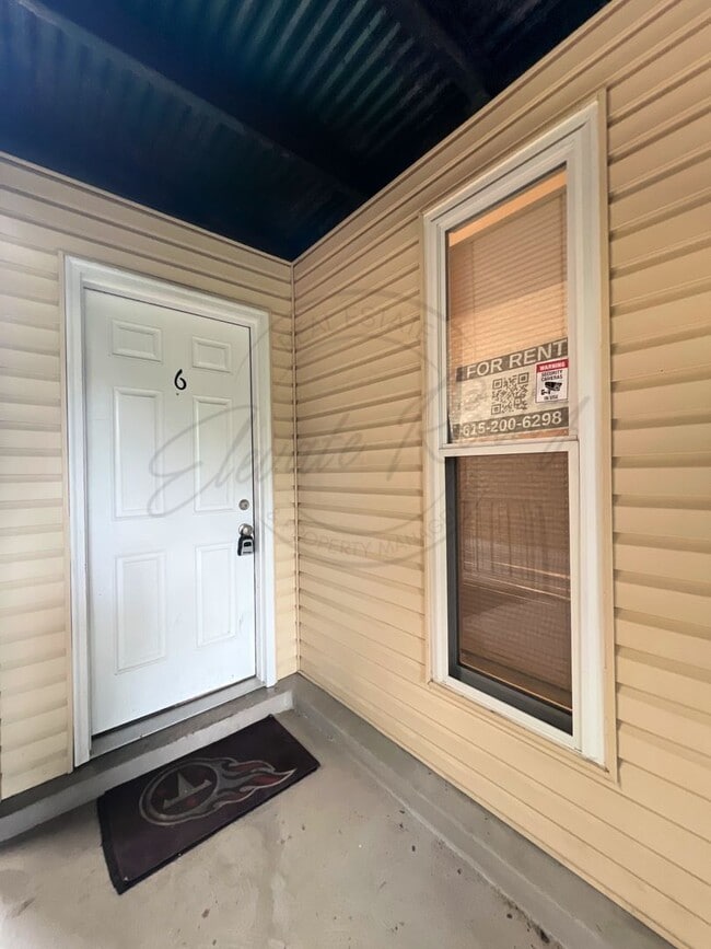 Building Photo - One Bedroom Condo, FIRST FLOOR, Assigned Parking Space and Near Madison Park! Unit A-6