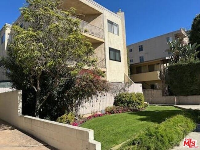 Building Photo - 1041 2nd St Rental