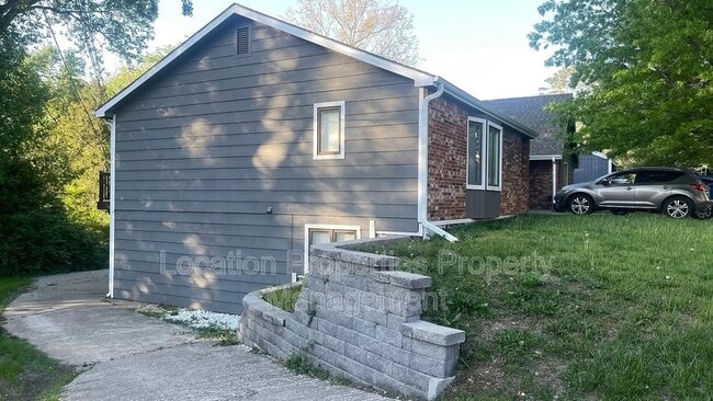 Photo - 2824 University Dr