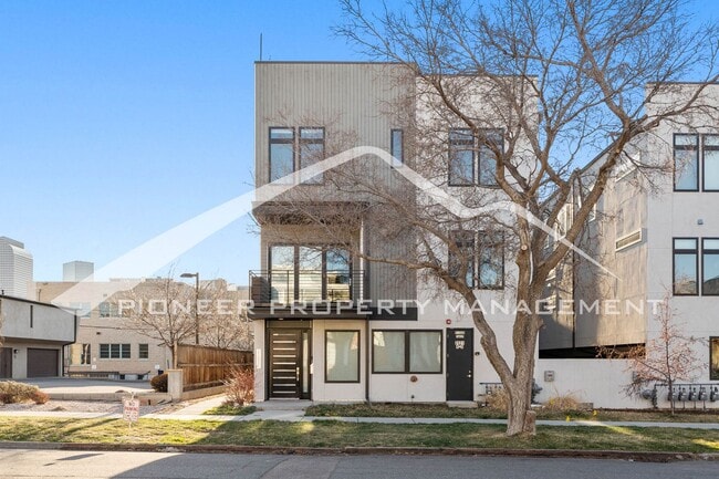 Building Photo - Fantastic Townhome with A Roof Top Patio, Attached Garage, and Central AC!