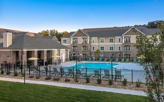 Bienvenido a casa en Millis and Main at Grandover en Jamestown, Carolina del Norte - Millis and Main at Grandover