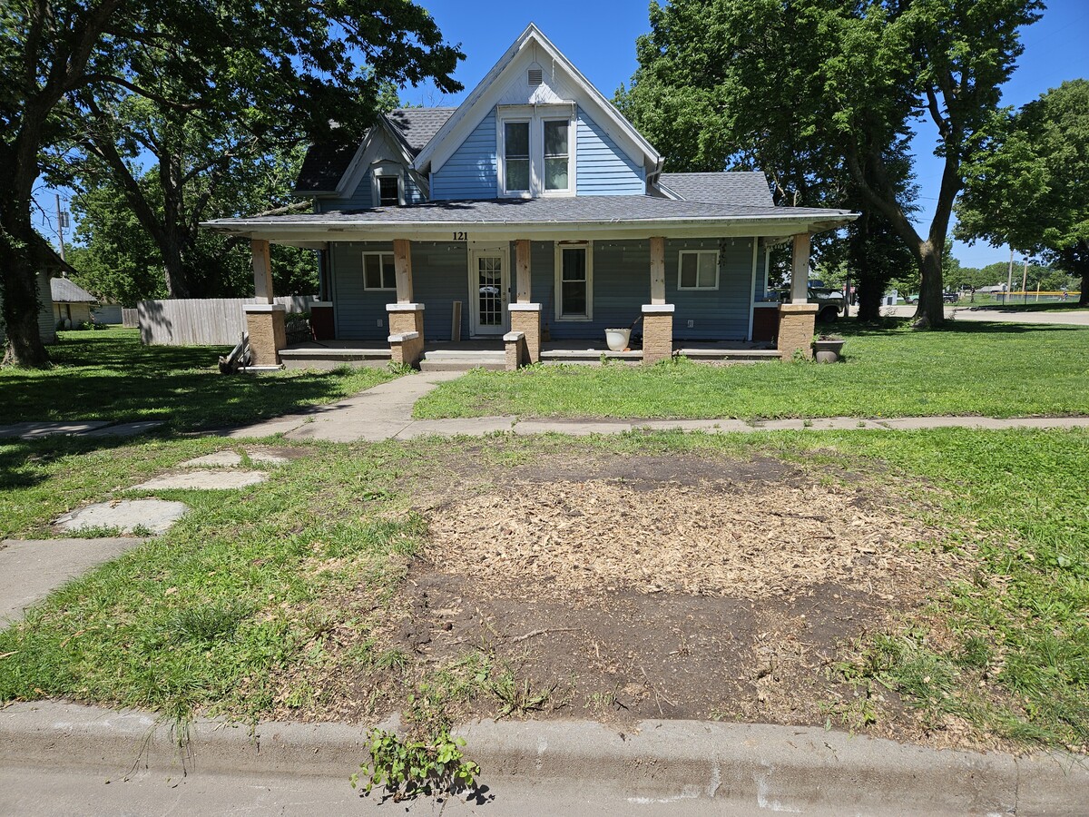 Photo - 121 N Broadway St House