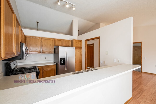 Photo - 2737 Douglas Dr N