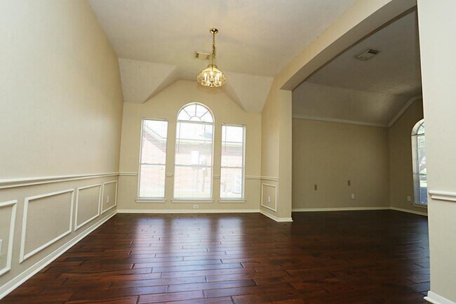 Photo - 1718 Calmar Dr