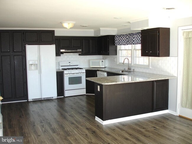 Building Photo - 1219 Bayside Rd