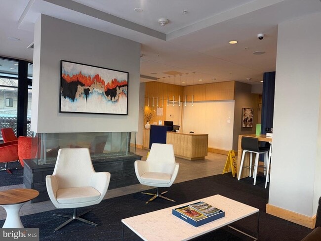 Building Photo - 1320 Fenwick Ln Unit 700