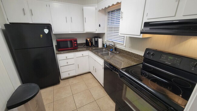 Photo - 2 Bed, 1.5 Bath Townhome in Greenville is Available! Location!!