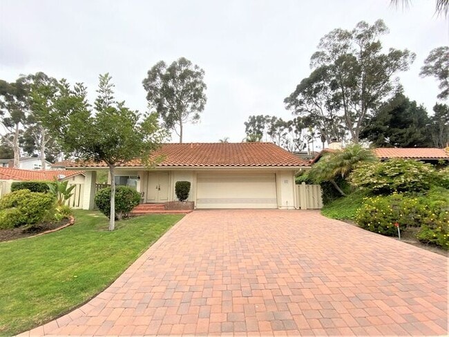 Building Photo - 3BR 3BA home, located in beautiful Solana Beach! Spacious layout with lush landscape