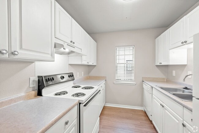 Photo - Seasons & Woodale Apartments
